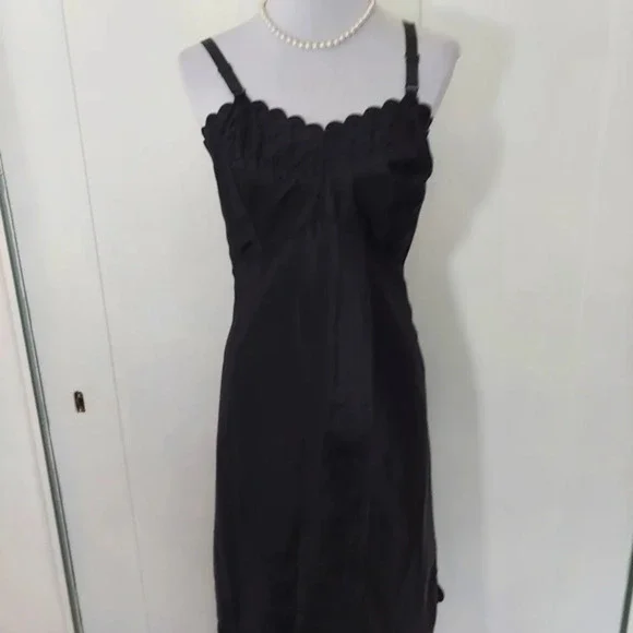 Vintage Black Barbizon Candie Tafredda Scalloped Edges Sexy Unique‎ Slip Dress